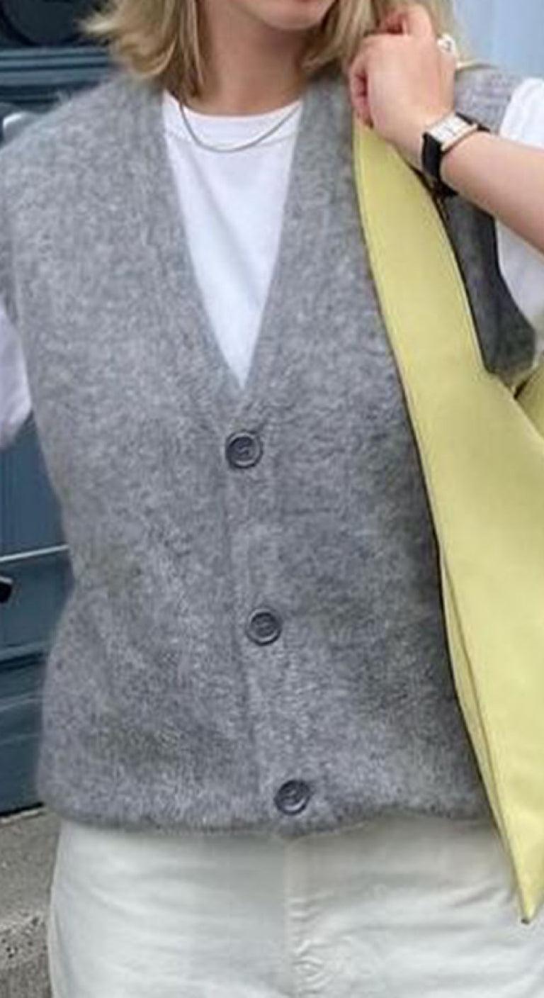 Casual Minimalist Button-Up Knit Vest – Chic Layering Piece